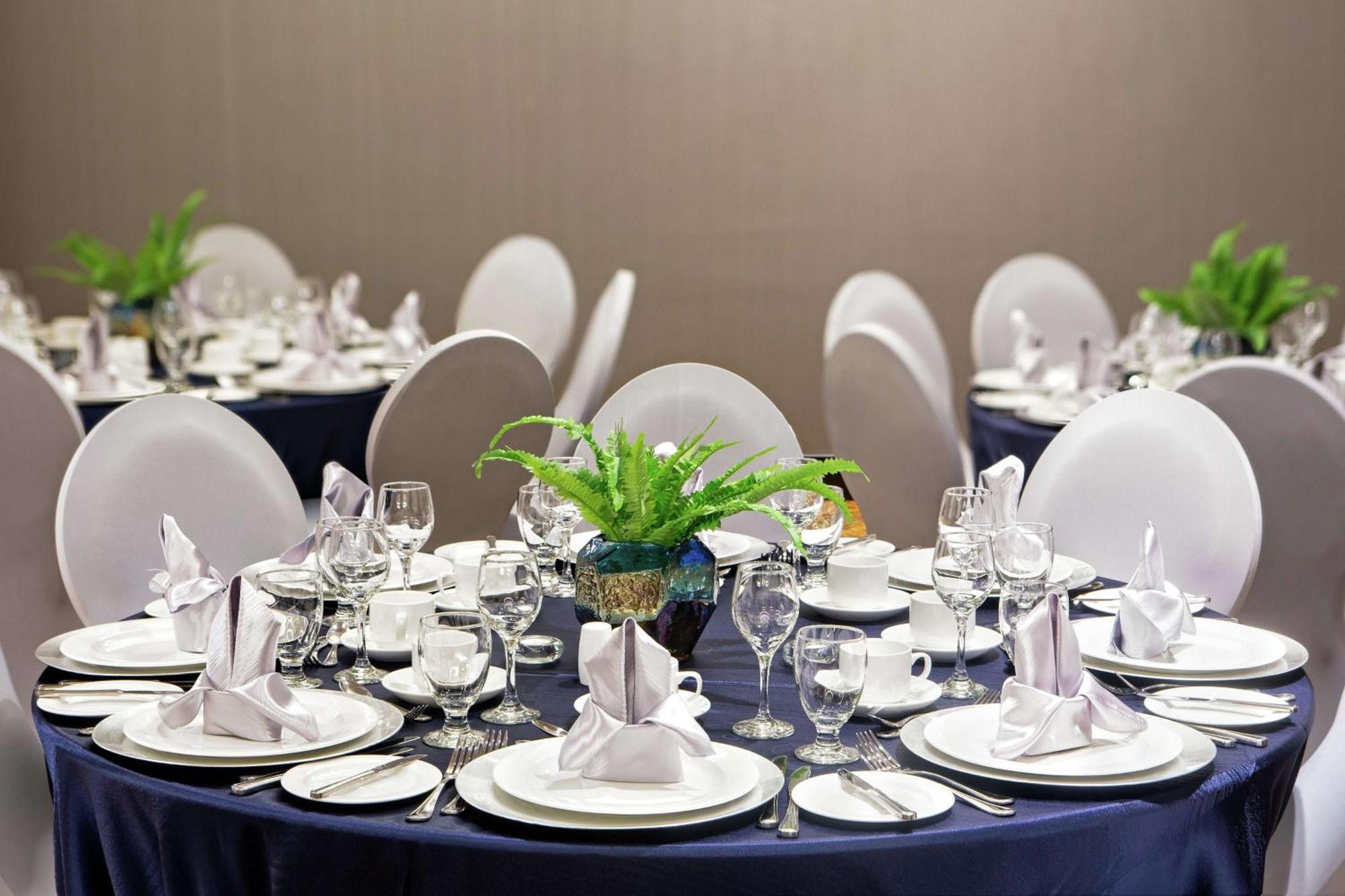 Hotel Doubletree By Hilton Airport, On